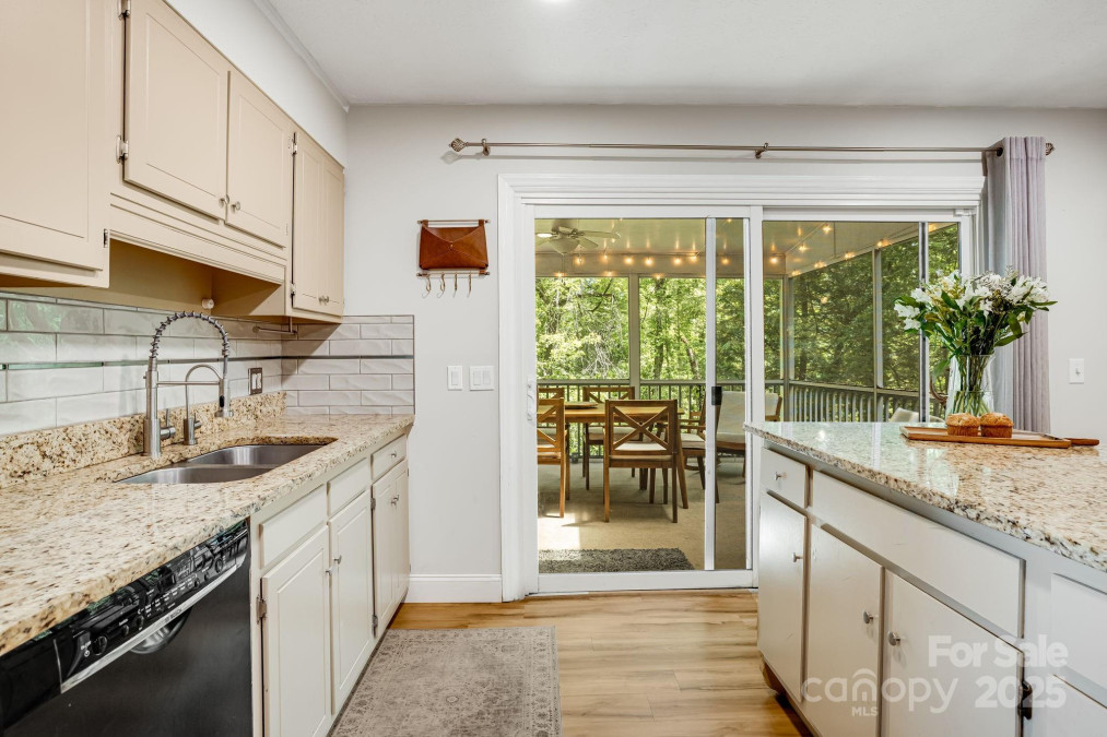 2044 Glenheath Dr Hendersonville, NC 28791