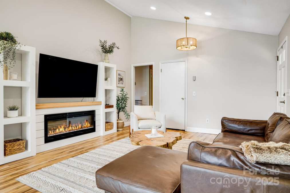2044 Glenheath Dr Hendersonville, NC 28791