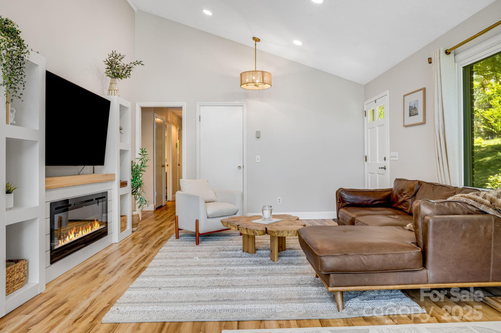 2044 Glenheath Dr Hendersonville, NC 28791