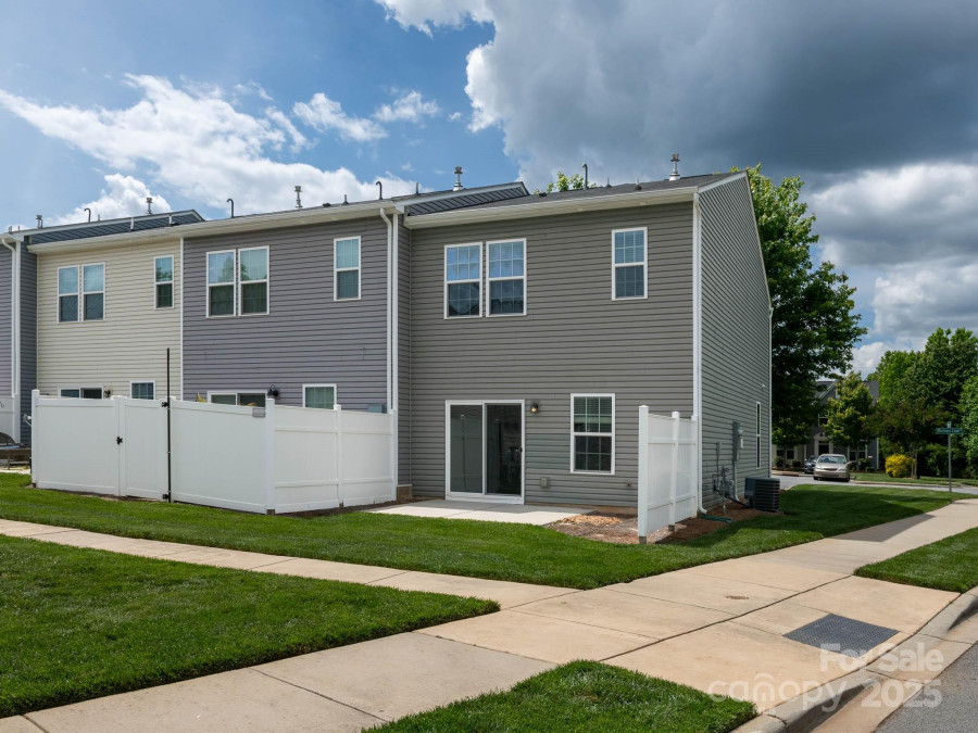 2448 Mariners Cove Ln Denver, NC 28037