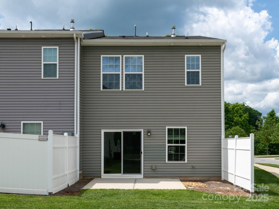 2448 Mariners Cove Ln Denver, NC 28037