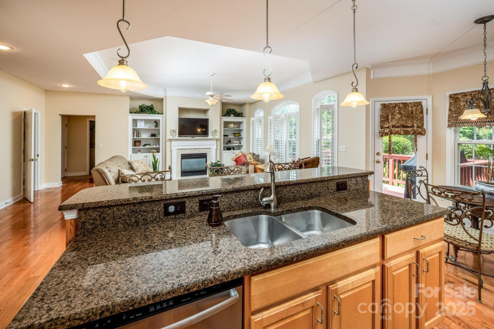 7245 Willow Brook Ct Denver, NC 28037