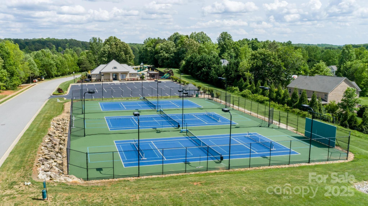 7245 Willow Brook Ct Denver, NC 28037