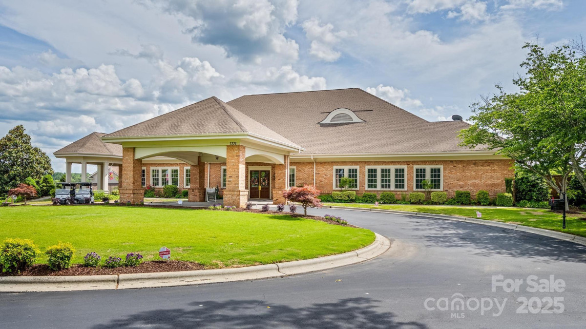 7245 Willow Brook Ct Denver, NC 28037