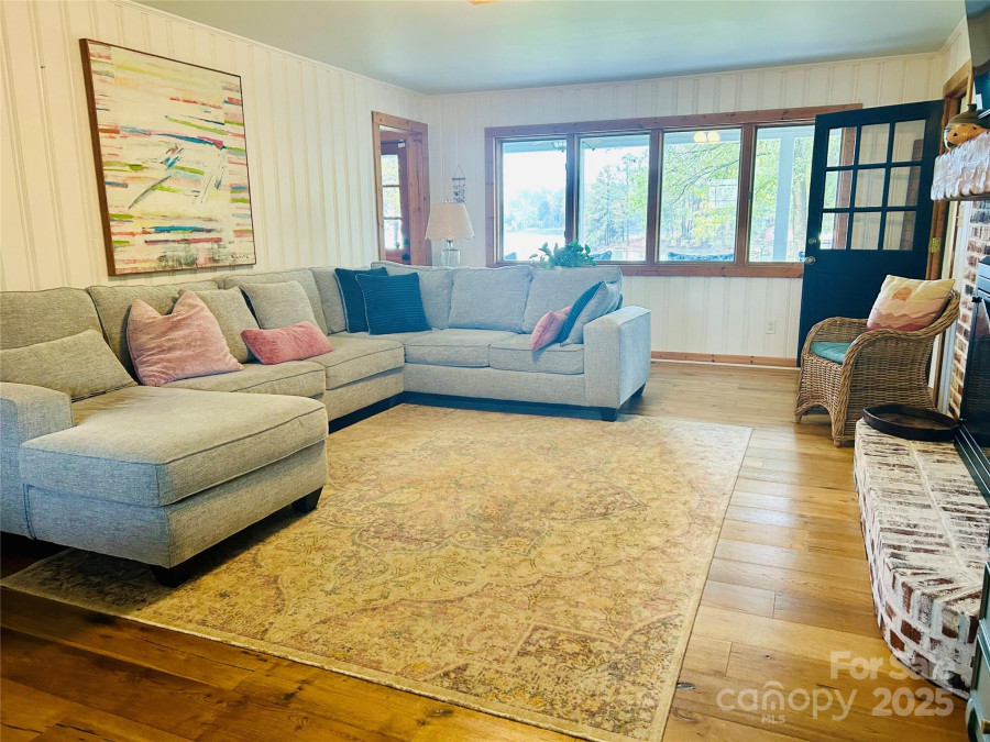 8218 Bright Water Ln Denver, NC 28037