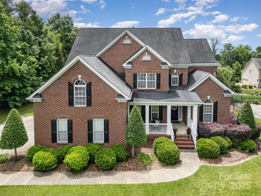 8962 Landsdowne Ave Harrisburg, NC 28075
