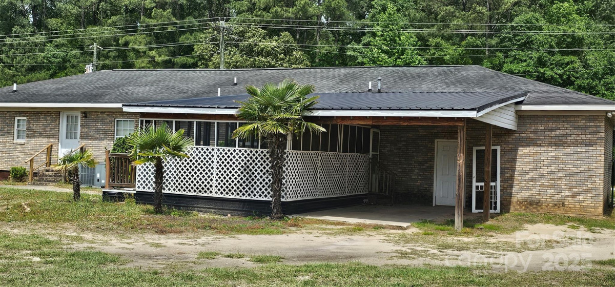 3921 Savannah Grove Rd Effingham, SC 29541
