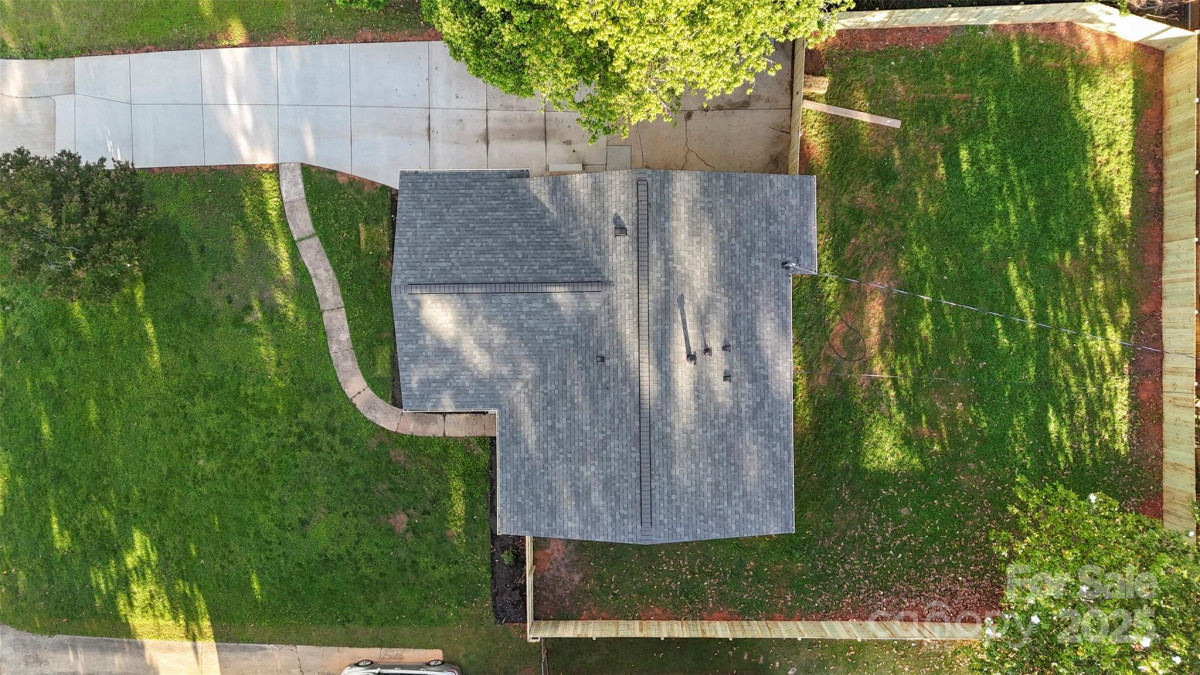 4042 Uppergate Ln Charlotte, NC 28215
