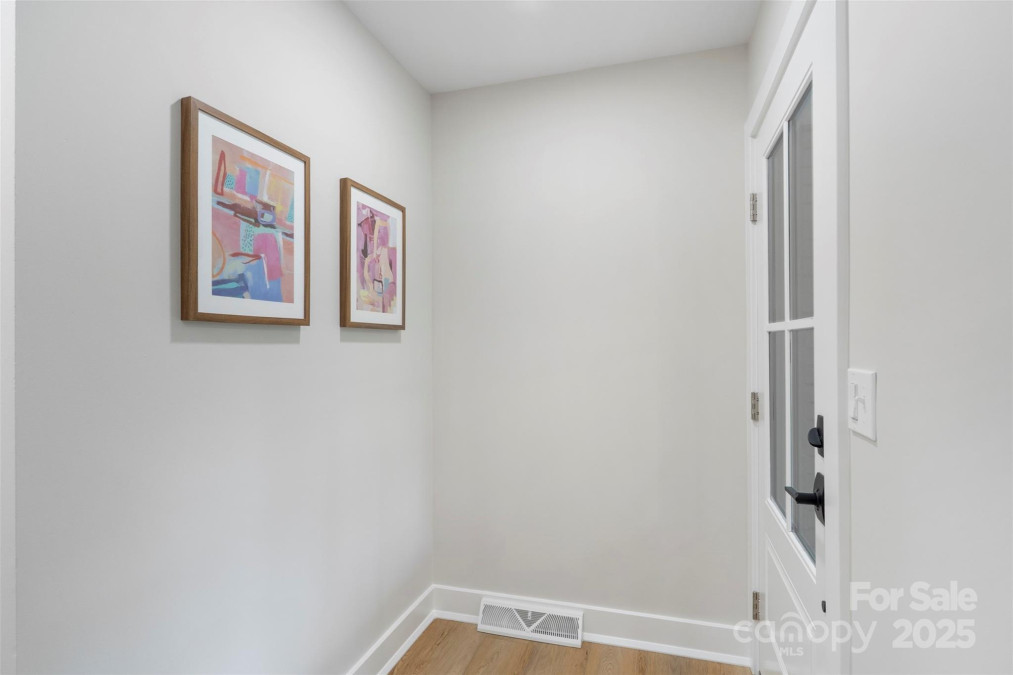 4042 Uppergate Ln Charlotte, NC 28215