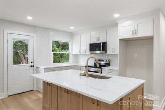 4042 Uppergate Ln Charlotte, NC 28215