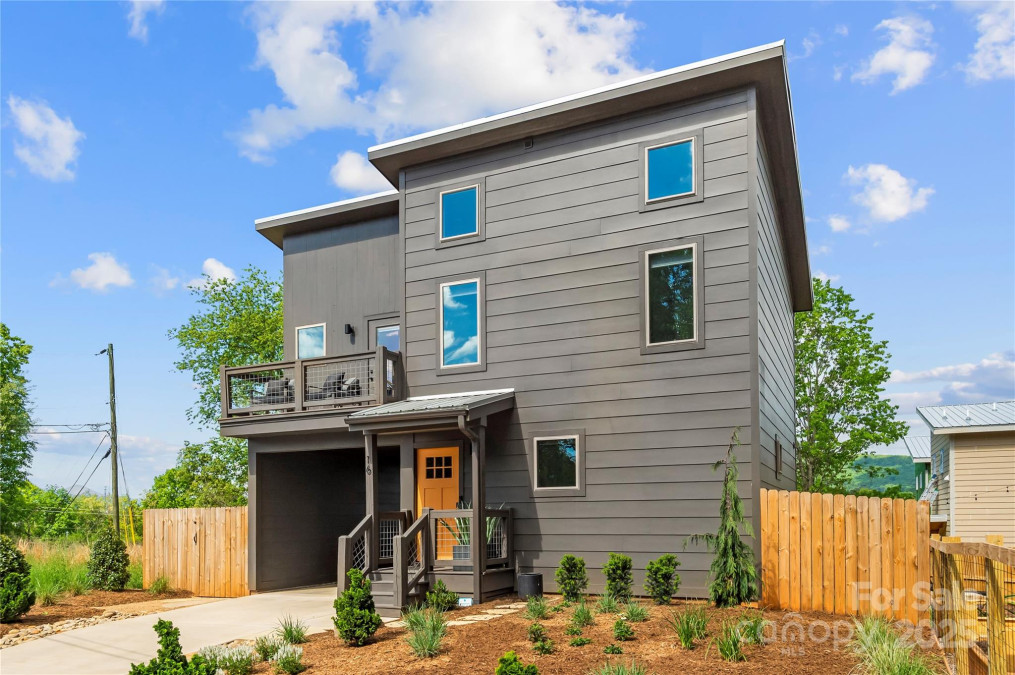 16 Oak Hill Dr Asheville, NC 28806