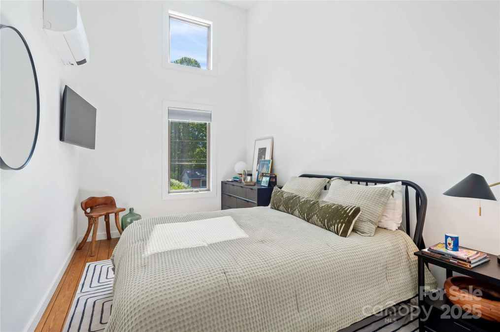 16 Oak Hill Dr Asheville, NC 28806