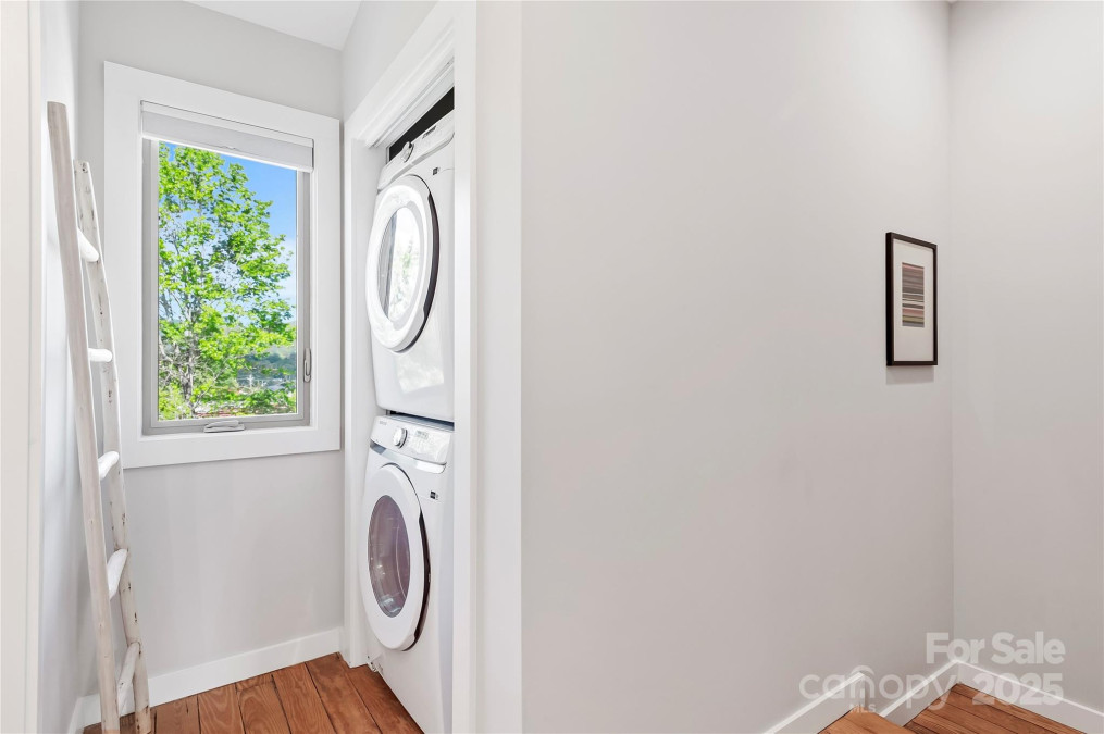 16 Oak Hill Dr Asheville, NC 28806