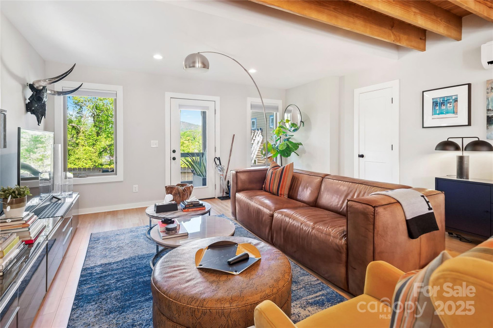 16 Oak Hill Dr Asheville, NC 28806