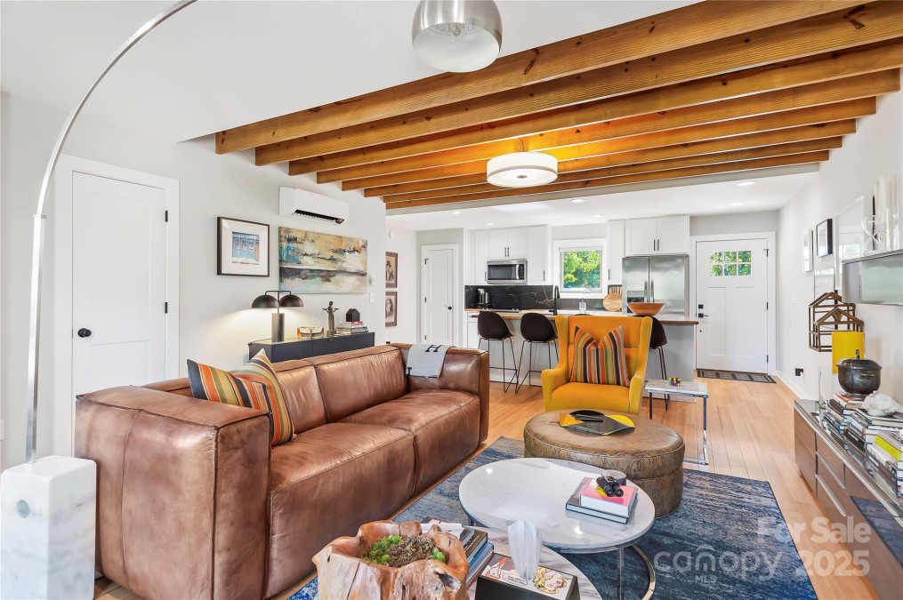 16 Oak Hill Dr Asheville, NC 28806