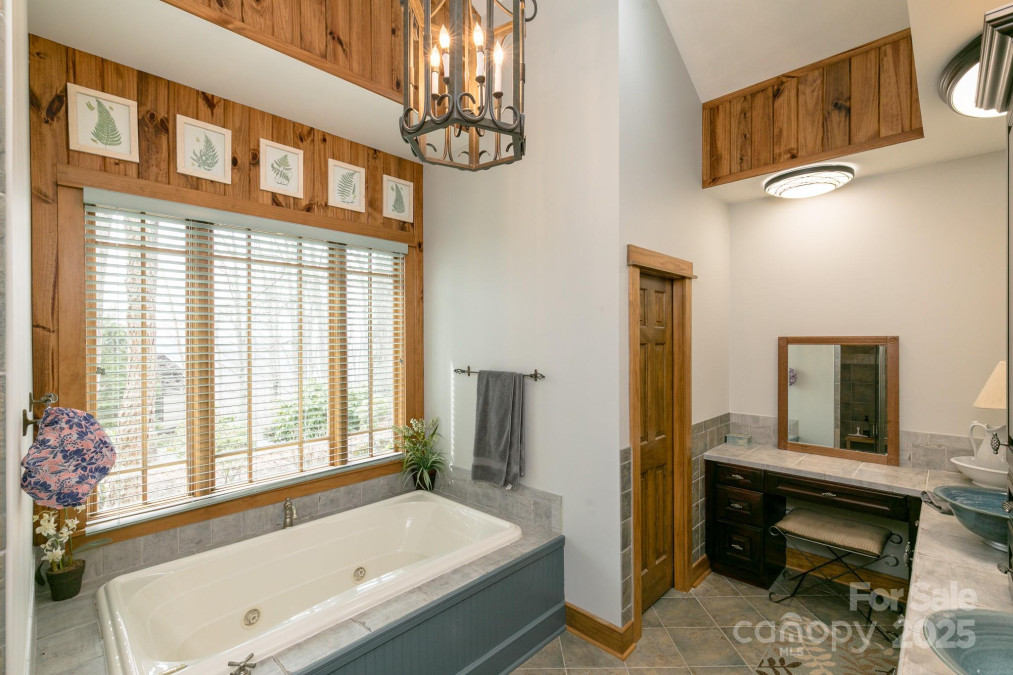 324 Austin Mountain Dr Burnsville, NC 28714