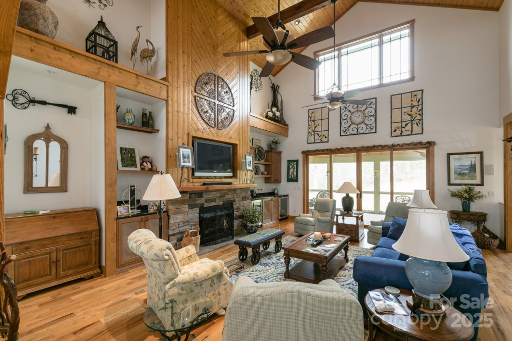 324 Austin Mountain Dr Burnsville, NC 28714