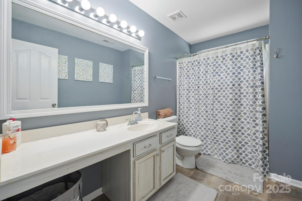 16337 Greybriar Forest Ln Charlotte, NC 28278