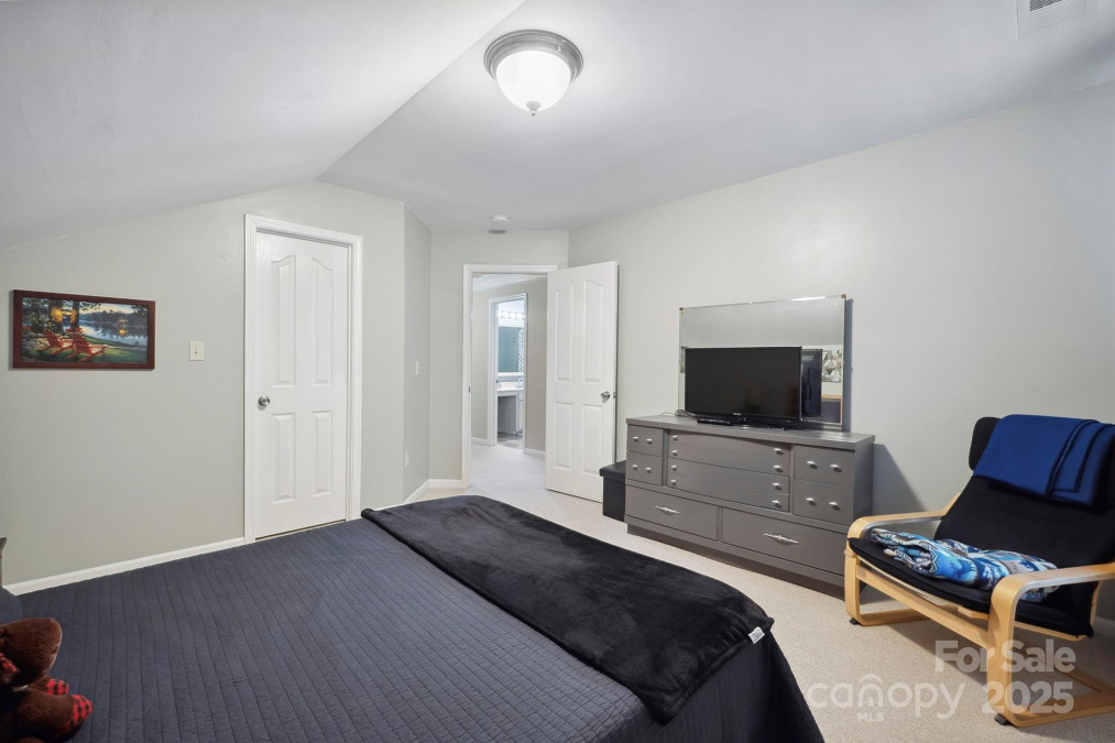 16337 Greybriar Forest Ln Charlotte, NC 28278