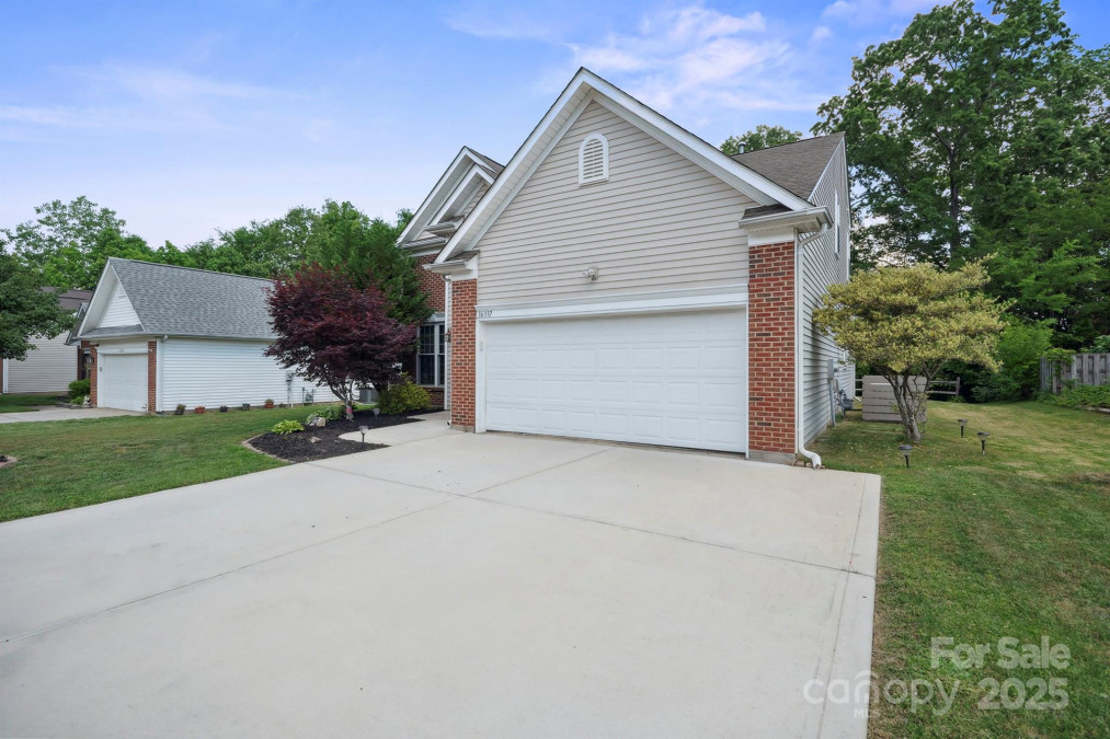 16337 Greybriar Forest Ln Charlotte, NC 28278