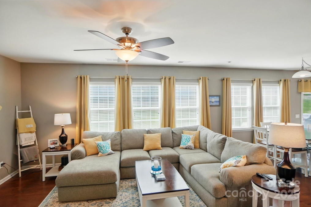 9301 Swimming Dr Harrisburg, NC 28075