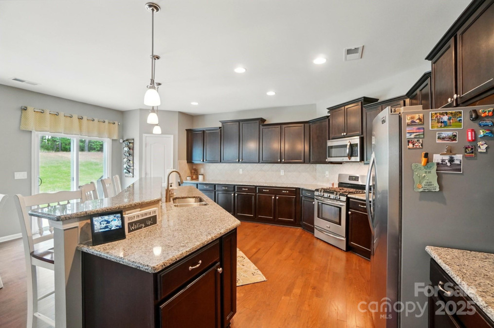9301 Swimming Dr Harrisburg, NC 28075