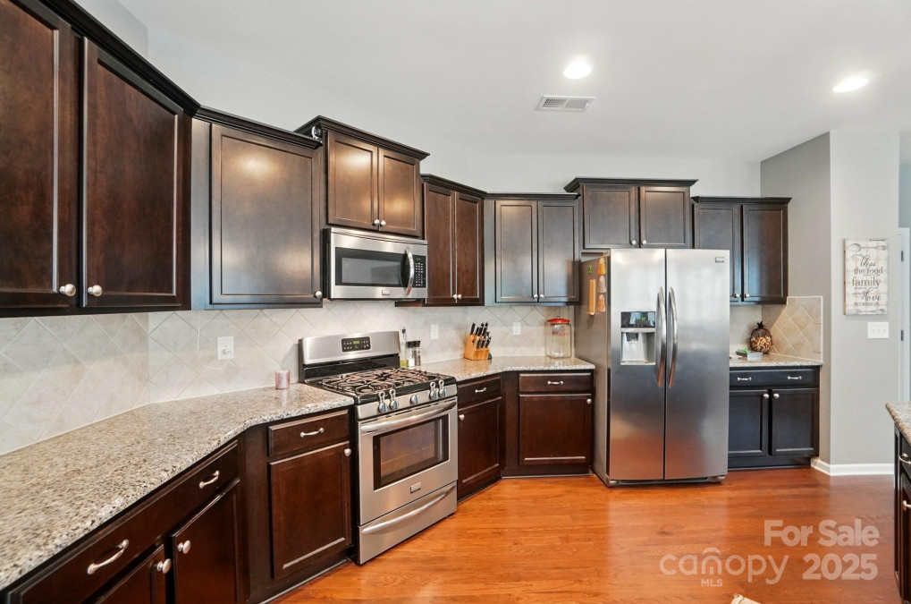 9301 Swimming Dr Harrisburg, NC 28075
