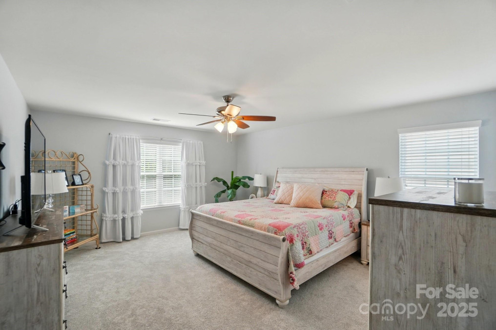 9301 Swimming Dr Harrisburg, NC 28075