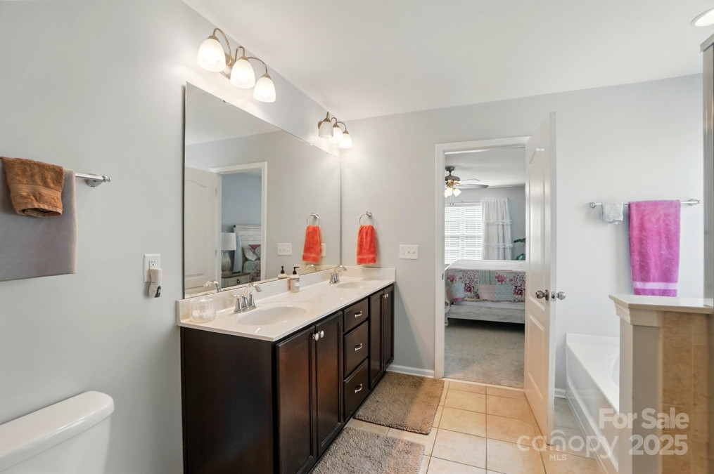 9301 Swimming Dr Harrisburg, NC 28075