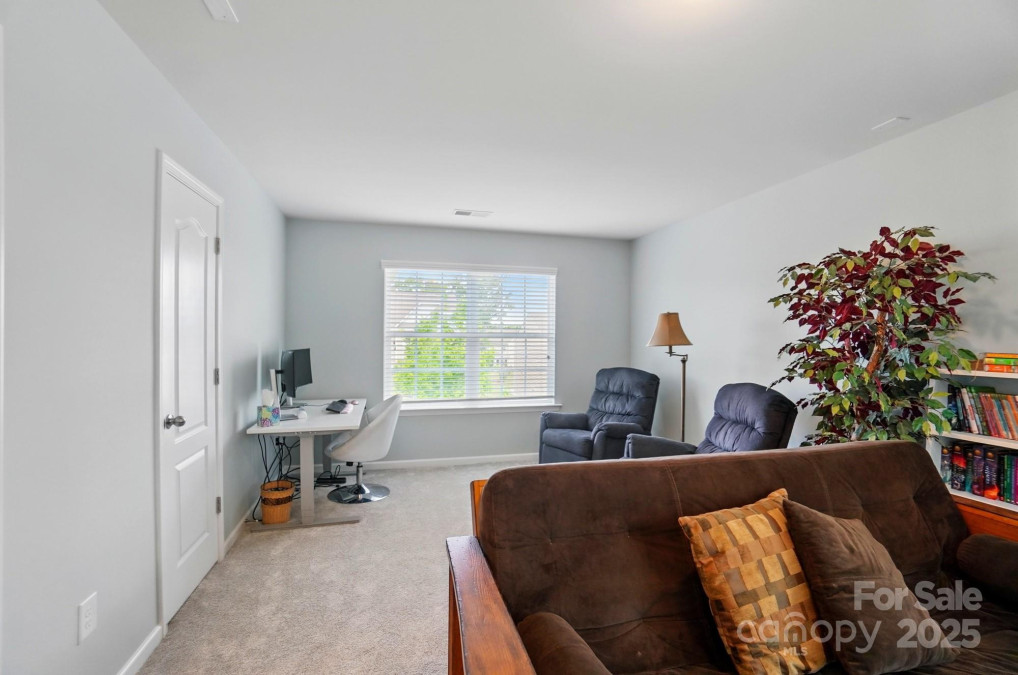 9301 Swimming Dr Harrisburg, NC 28075
