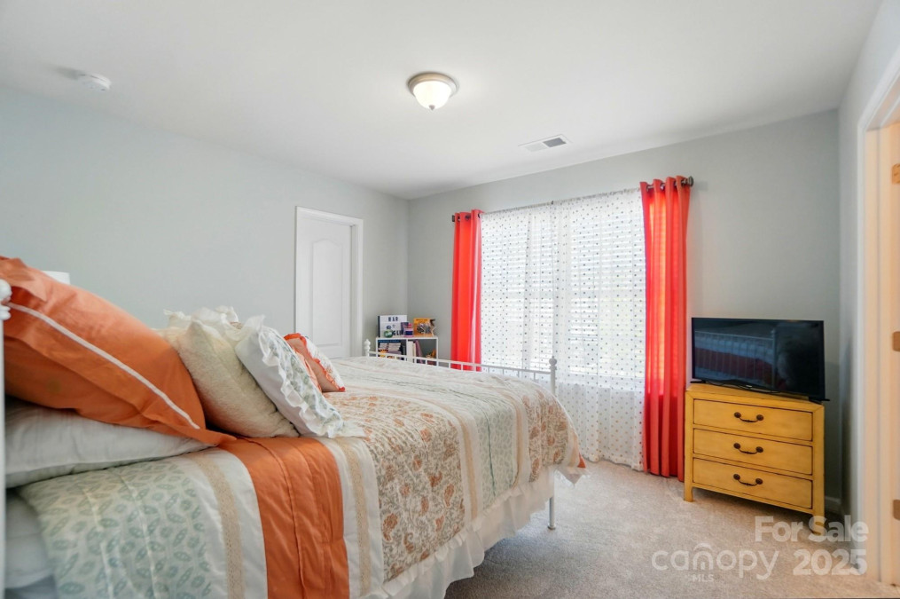 9301 Swimming Dr Harrisburg, NC 28075