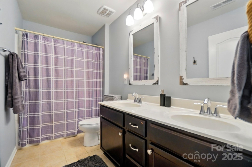 9301 Swimming Dr Harrisburg, NC 28075