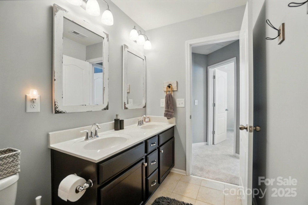 9301 Swimming Dr Harrisburg, NC 28075