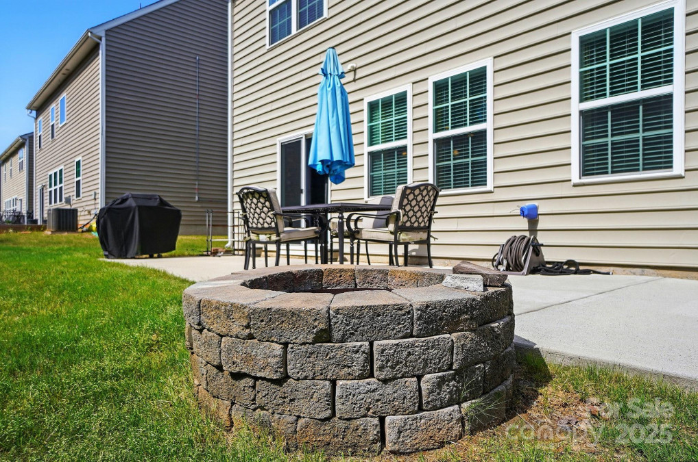 9301 Swimming Dr Harrisburg, NC 28075