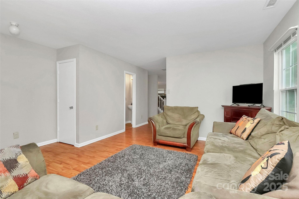 459 Presidents Ct Charlotte, NC 28217