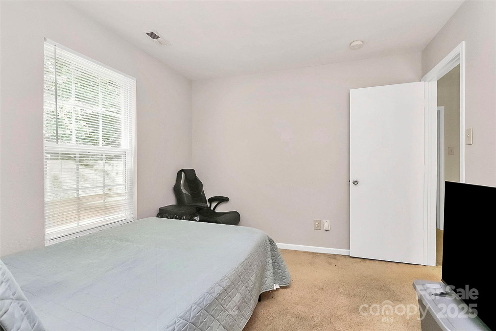 459 Presidents Ct Charlotte, NC 28217