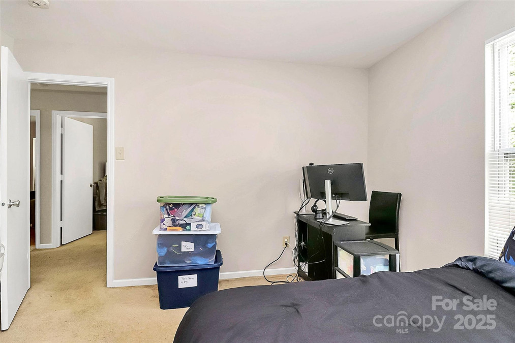 459 Presidents Ct Charlotte, NC 28217