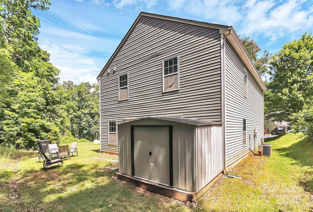 459 Presidents Ct Charlotte, NC 28217