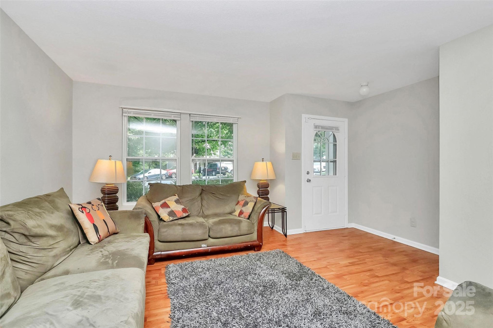 459 Presidents Ct Charlotte, NC 28217