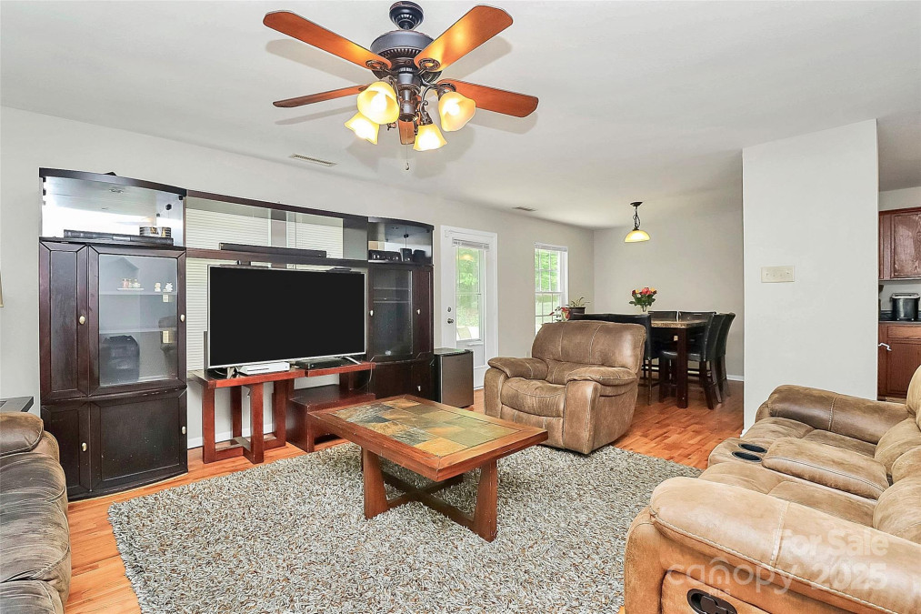 459 Presidents Ct Charlotte, NC 28217