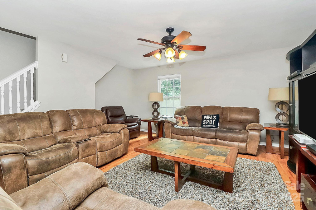 459 Presidents Ct Charlotte, NC 28217