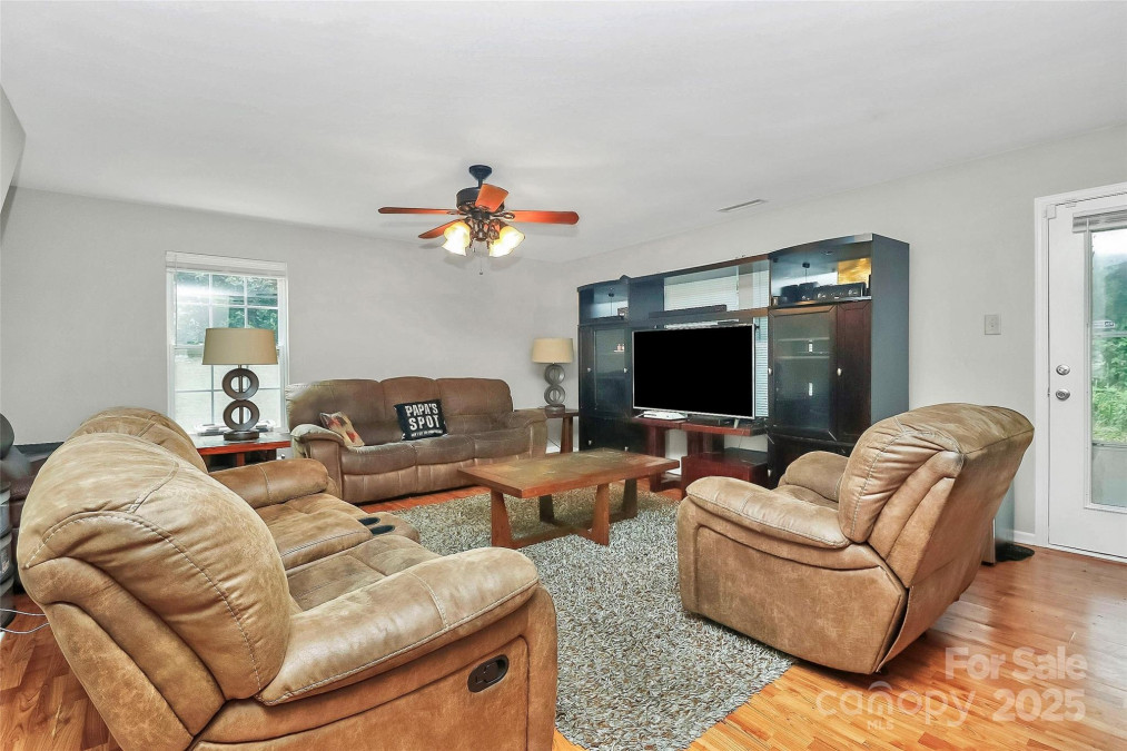 459 Presidents Ct Charlotte, NC 28217