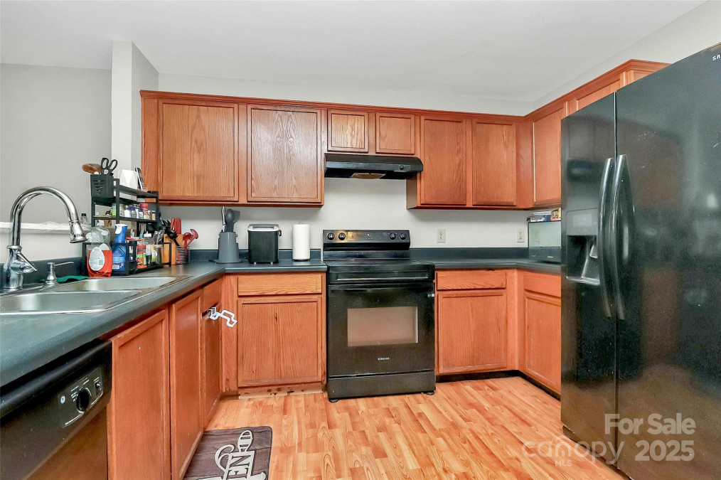 459 Presidents Ct Charlotte, NC 28217