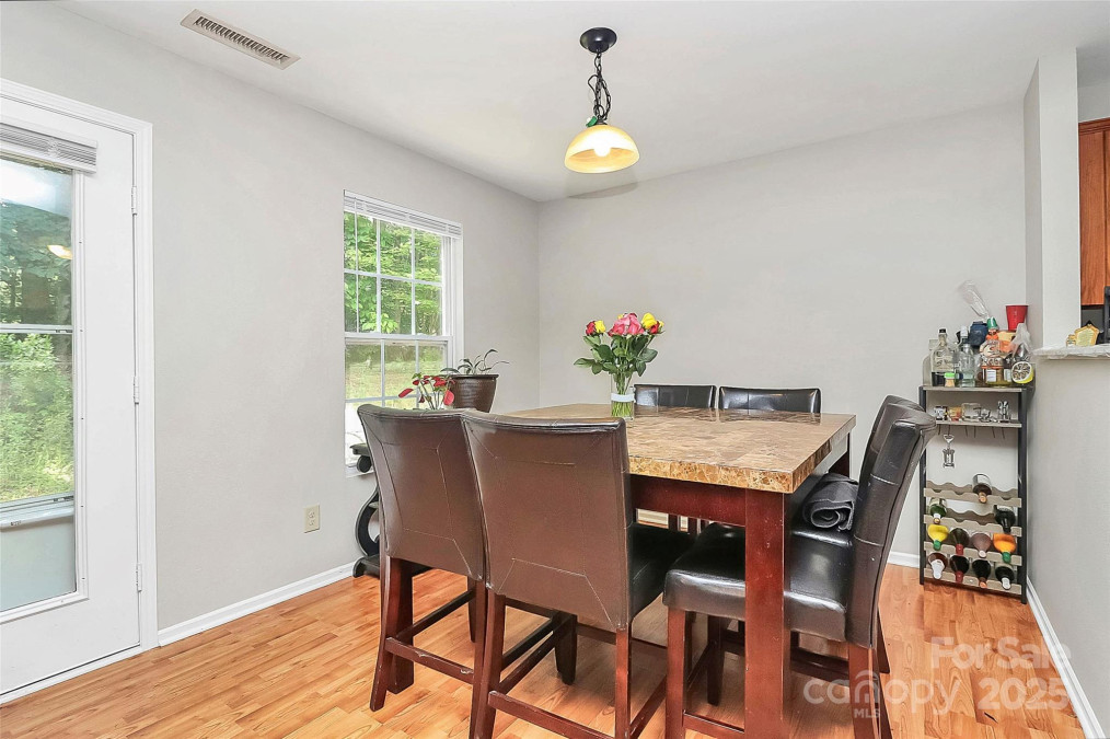 459 Presidents Ct Charlotte, NC 28217