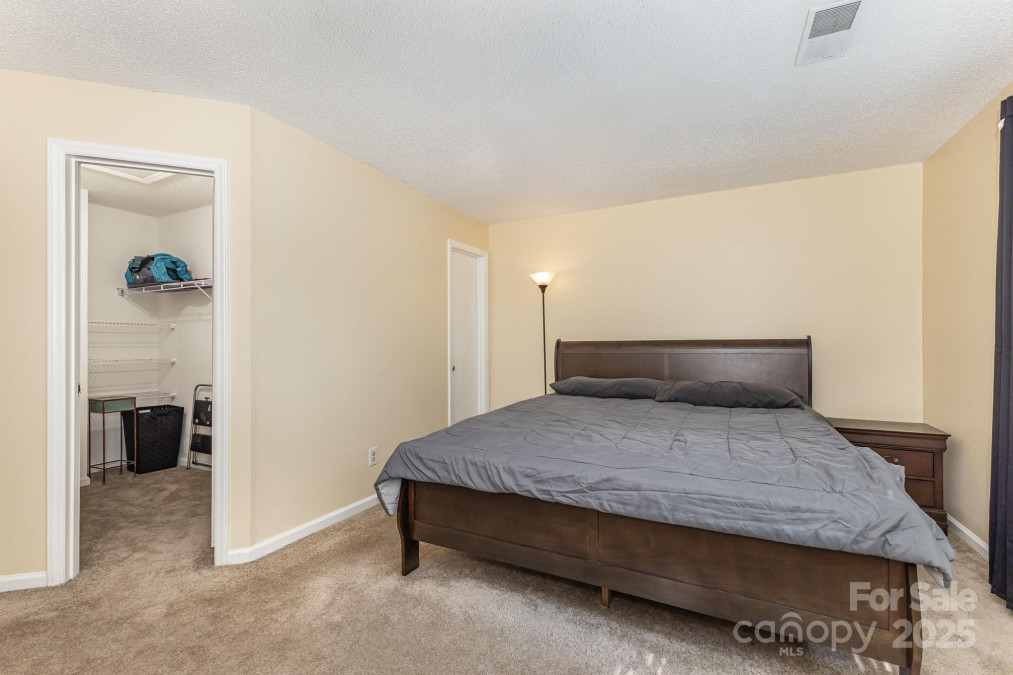 6011 Treetop Ct Charlotte, NC 28212