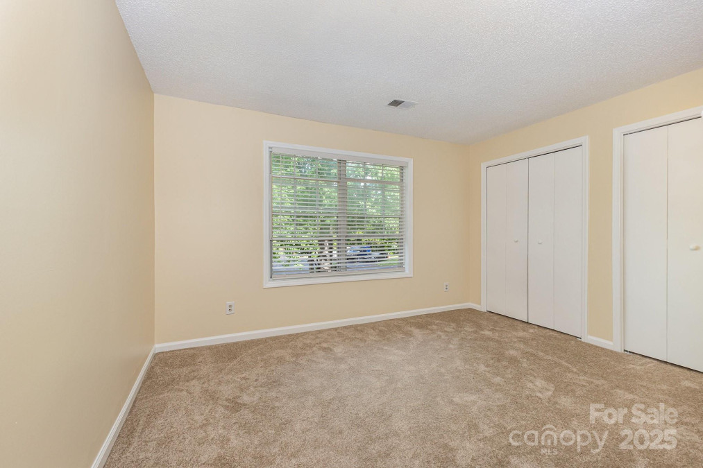 6011 Treetop Ct Charlotte, NC 28212