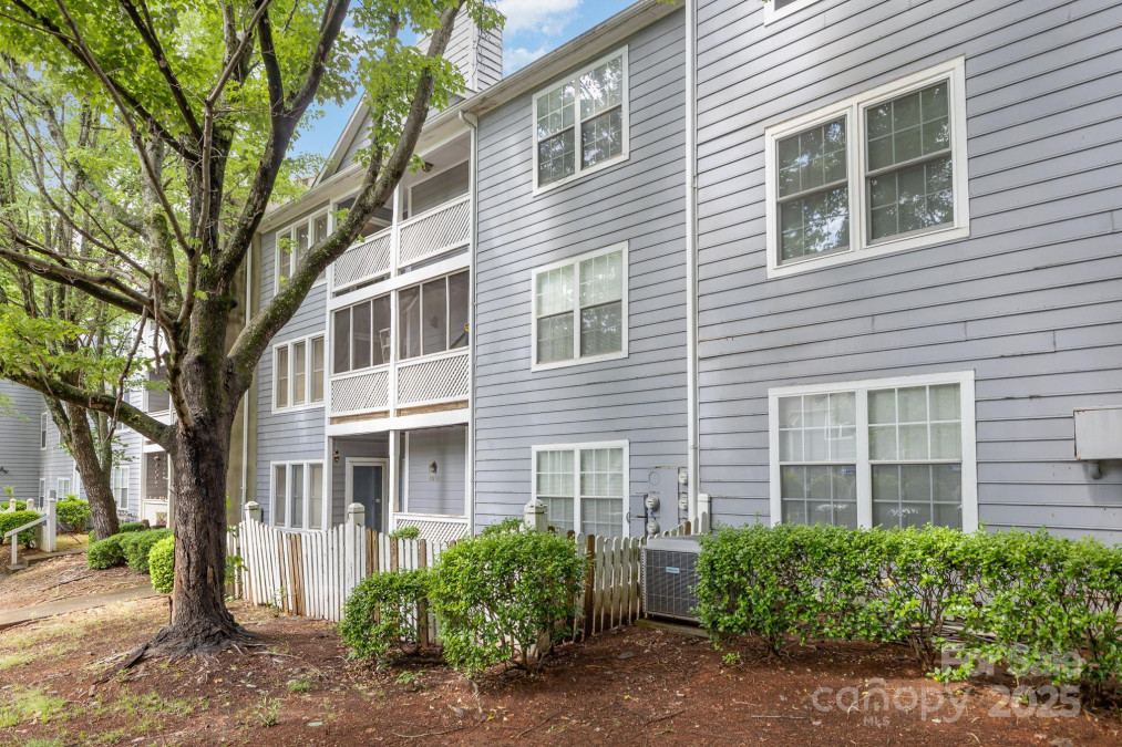 6011 Treetop Ct Charlotte, NC 28212