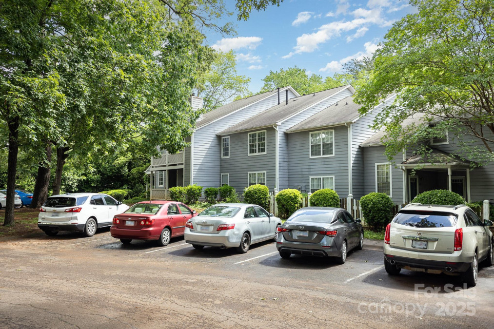 6011 Treetop Ct Charlotte, NC 28212