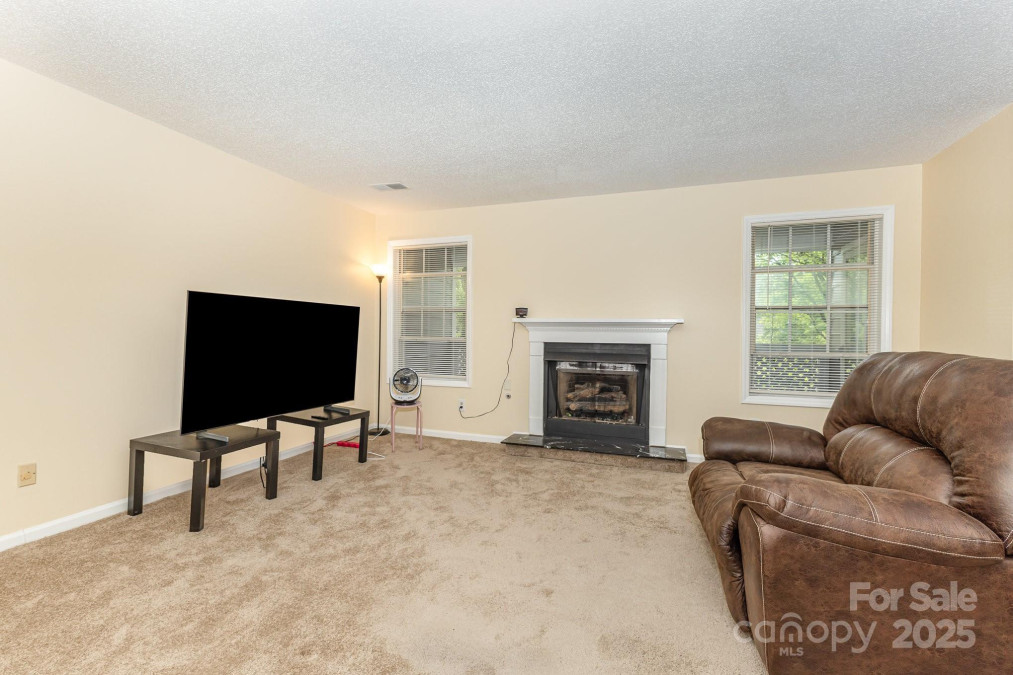 6011 Treetop Ct Charlotte, NC 28212