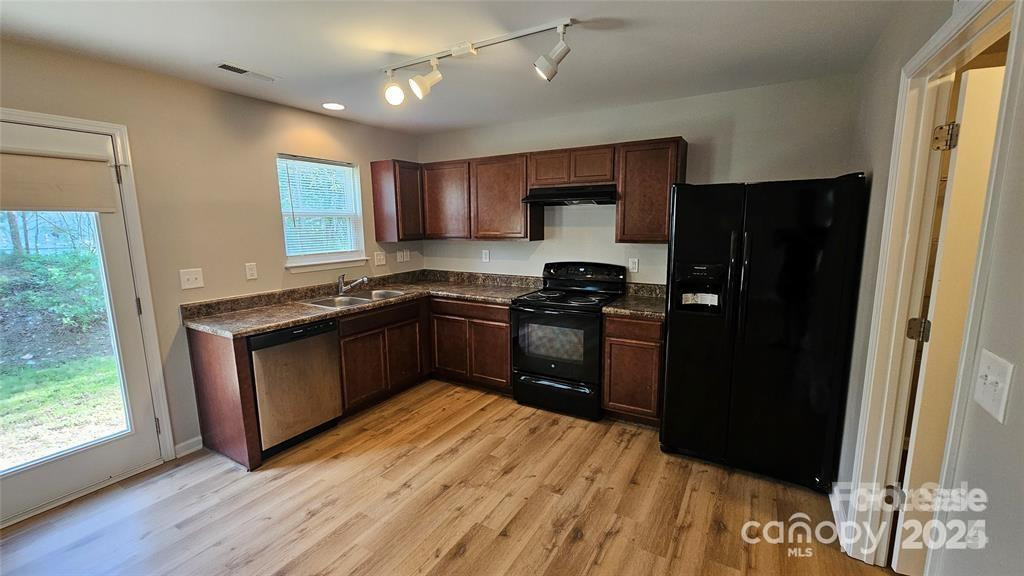 5823 Natick Dr Charlotte, NC 28214